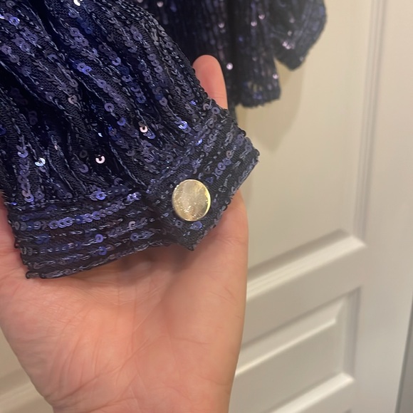 CeCe sequin long sleeve cold shoulder/bow top - Picture 4 of 4